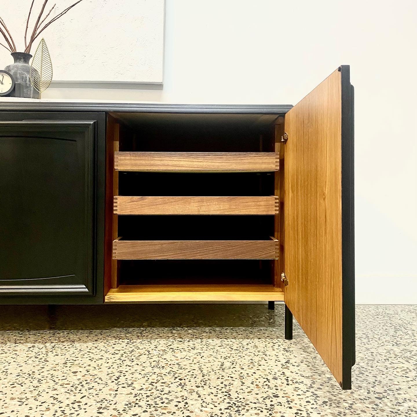 MID CENTURY SIDEBOARD - JETT